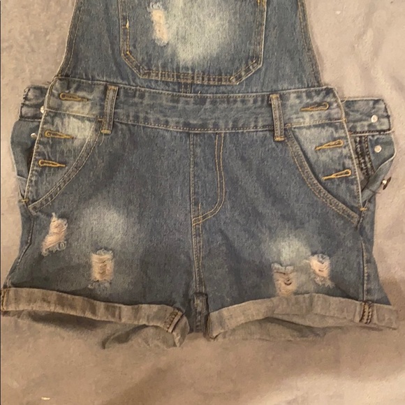 Distressed short overalls - Picture 3 of 5